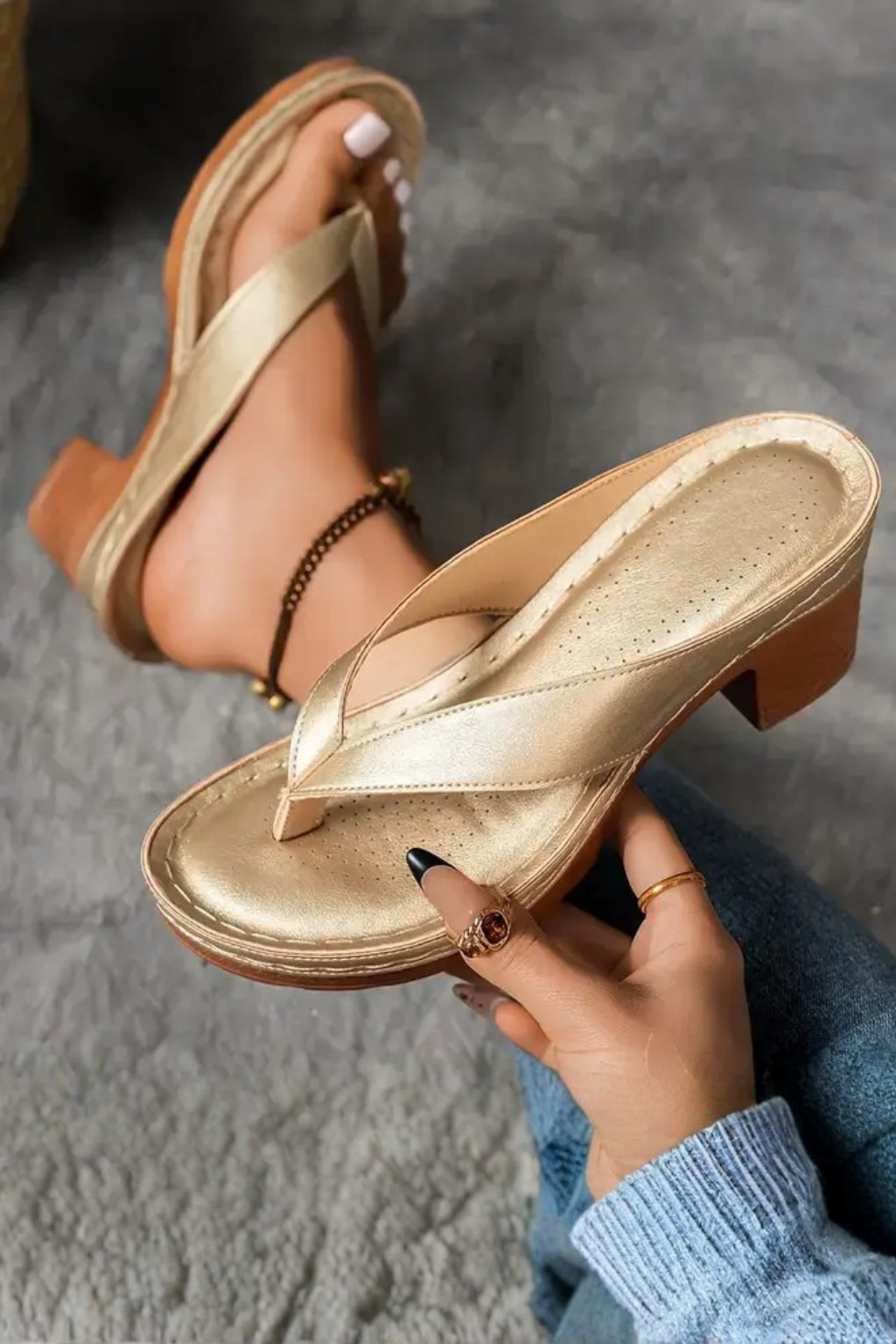 Women's Metallic Toe Post Block Heel Sandals – Casual Summer Flip Flop Style Sandals
