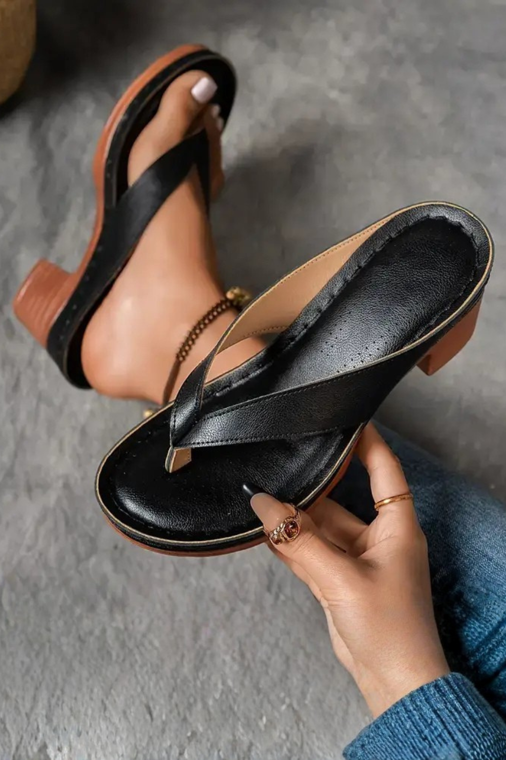 Women's Metallic Toe Post Block Heel Sandals – Casual Summer Flip Flop Style Sandals