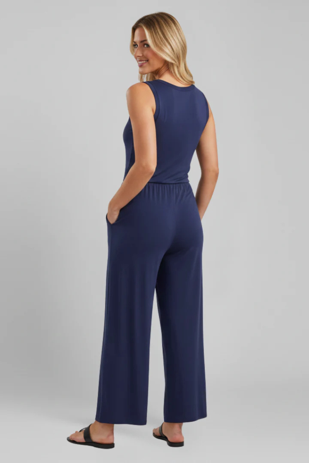 Women's Sleeveless Round Neck Wide Leg Jumpsuit with Pockets – Relaxed Summer Jumpsuit