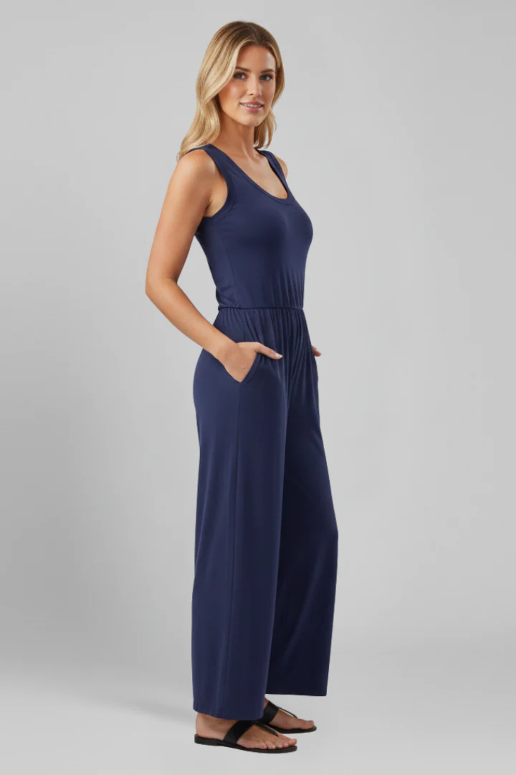 Women's Sleeveless Round Neck Wide Leg Jumpsuit with Pockets – Relaxed Summer Jumpsuit