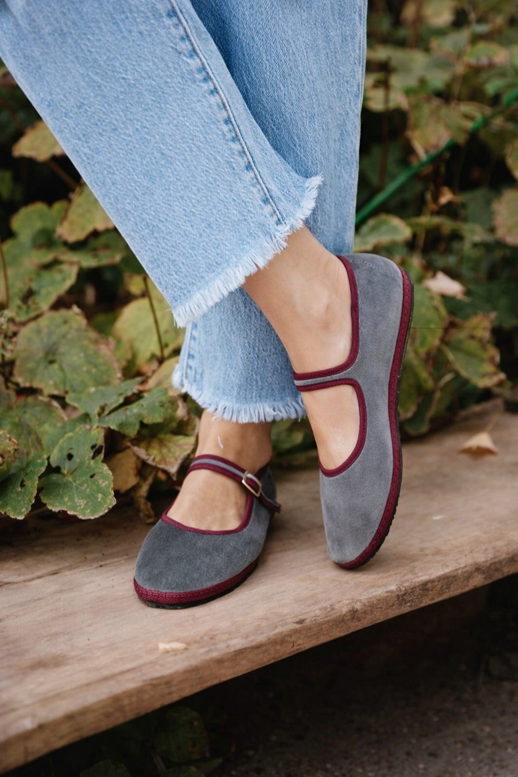 Women's Round Toe Mary Jane Ballet Flats with Buckle Strap – Suede-Look Everyday Flats
