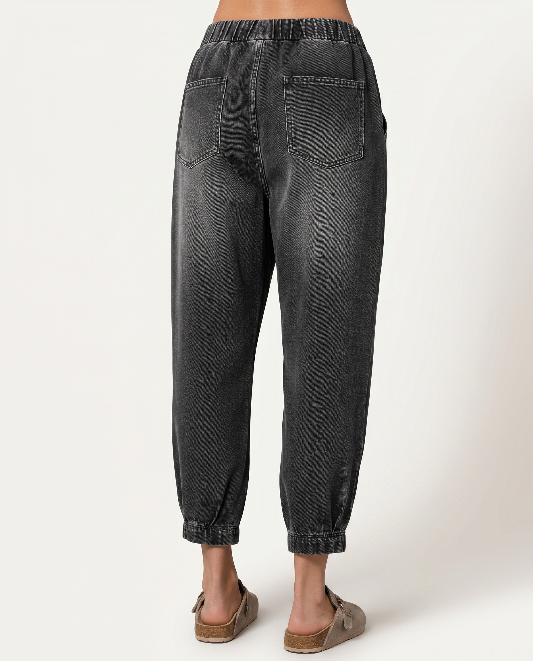 Women's Black Tapered Ankle Jeans with Elastic Waist – Relaxed Pull-On Denim for Everyday Wear
