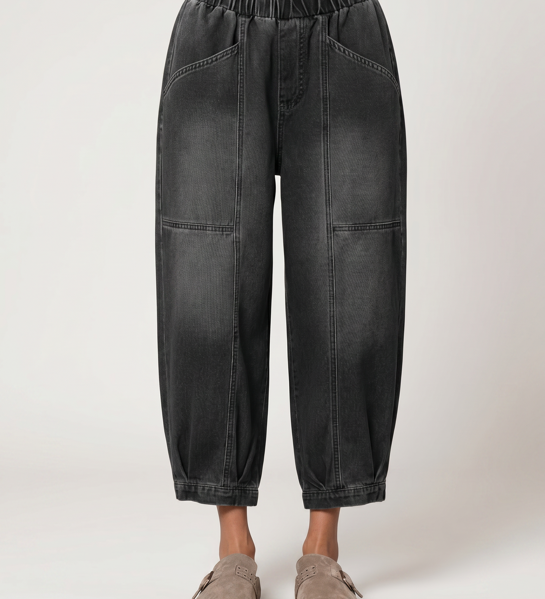 Women's Black Tapered Ankle Jeans with Elastic Waist – Relaxed Pull-On Denim for Everyday Wear