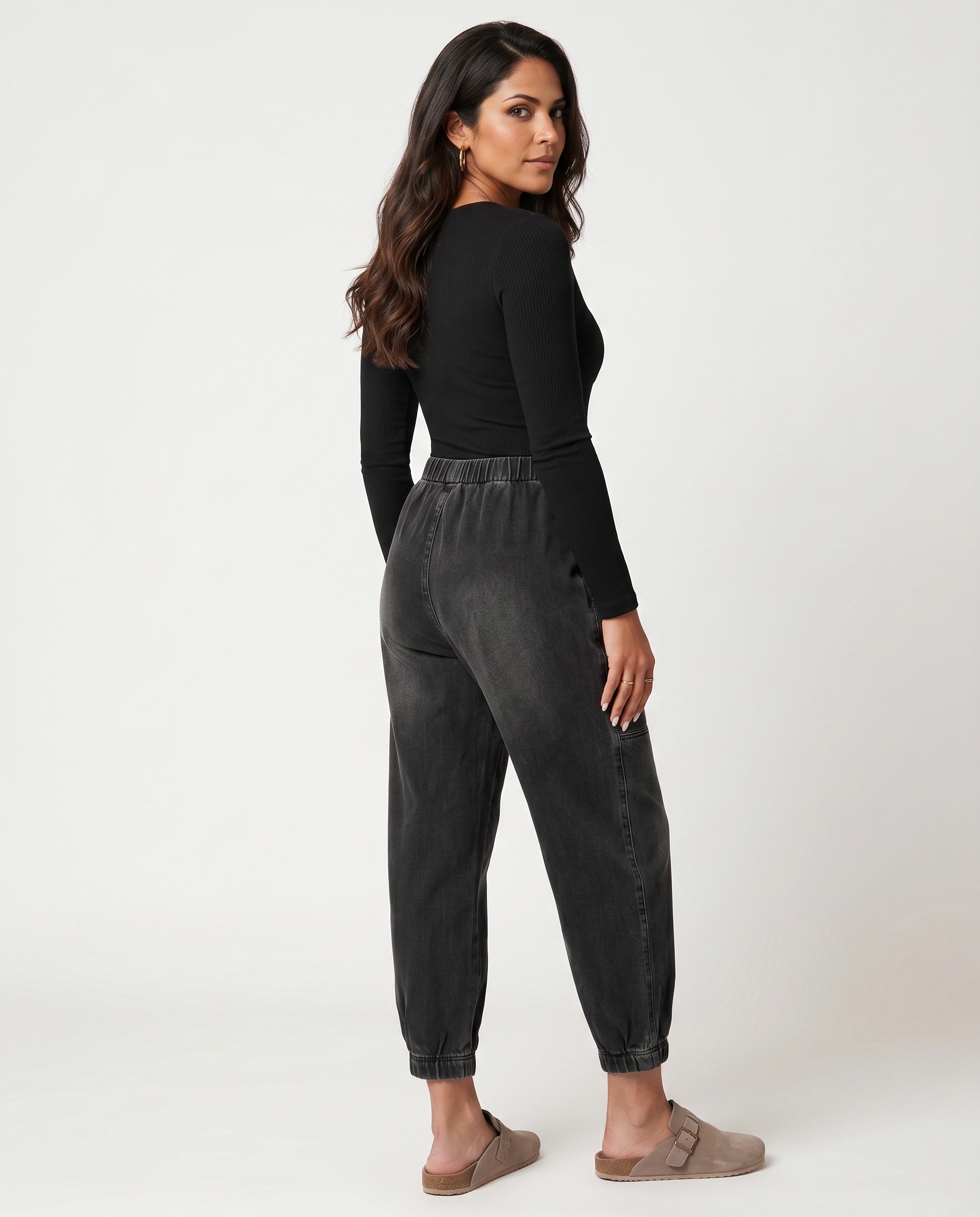 Women's Black Tapered Ankle Jeans with Elastic Waist – Relaxed Pull-On Denim for Everyday Wear