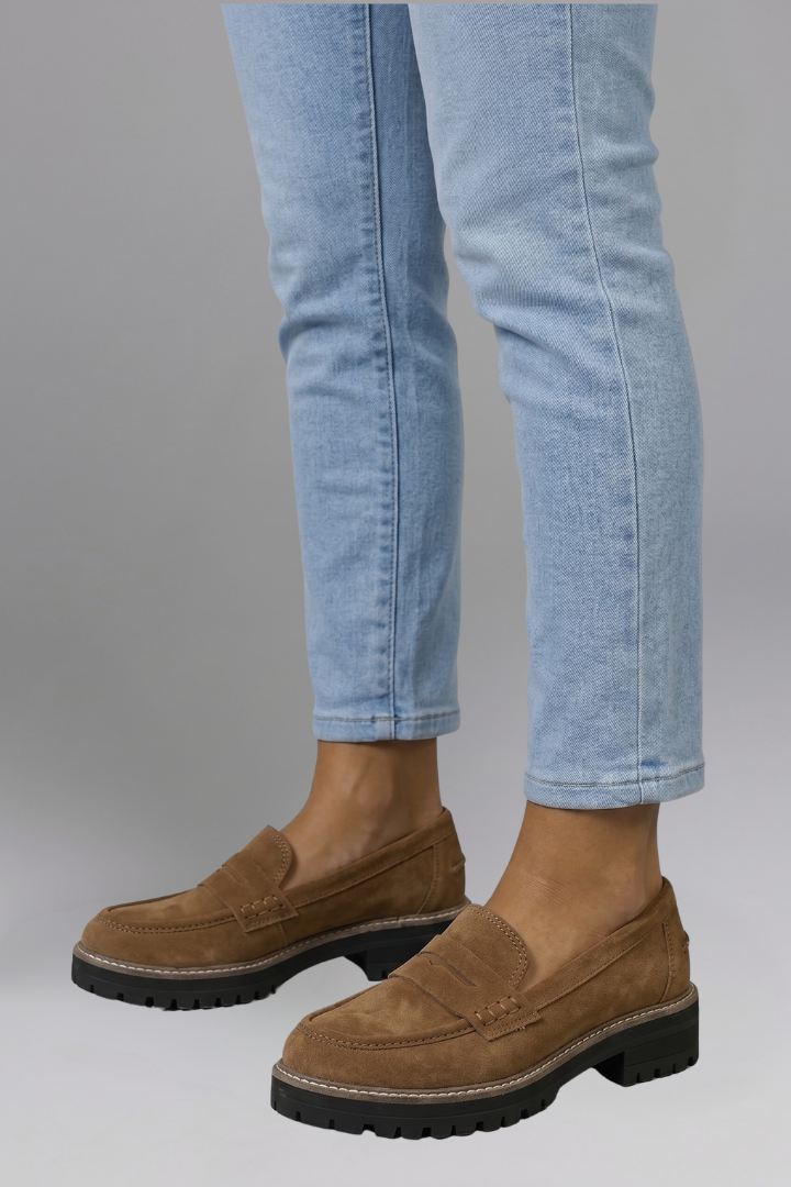 Women's Leather Penny Loafers with Chunky Lug Sole – Slip-On Shoes for Work and Everyday Wear