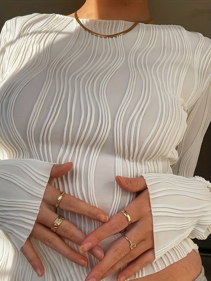 Women's Wave Texture Cropped Top – Long Sleeve Fitted Top with Puff Cuffs
