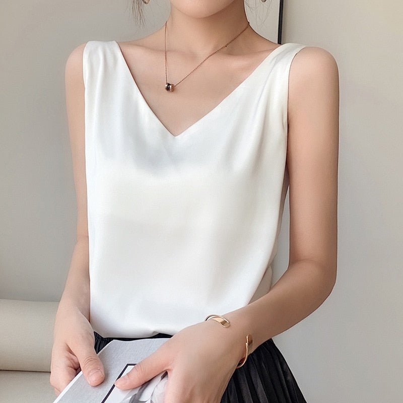 Women's Satin-Look V-Neck Tank Top with Relaxed Fit – Elegant Sleeveless Cami for Work & Dinner