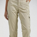 Women's Cropped Cargo Pants with Utility Pockets – Mid-Rise Relaxed Capri Pants