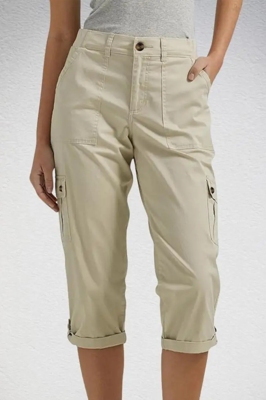 Women's Cropped Cargo Pants with Utility Pockets – Mid-Rise Relaxed Capri Pants