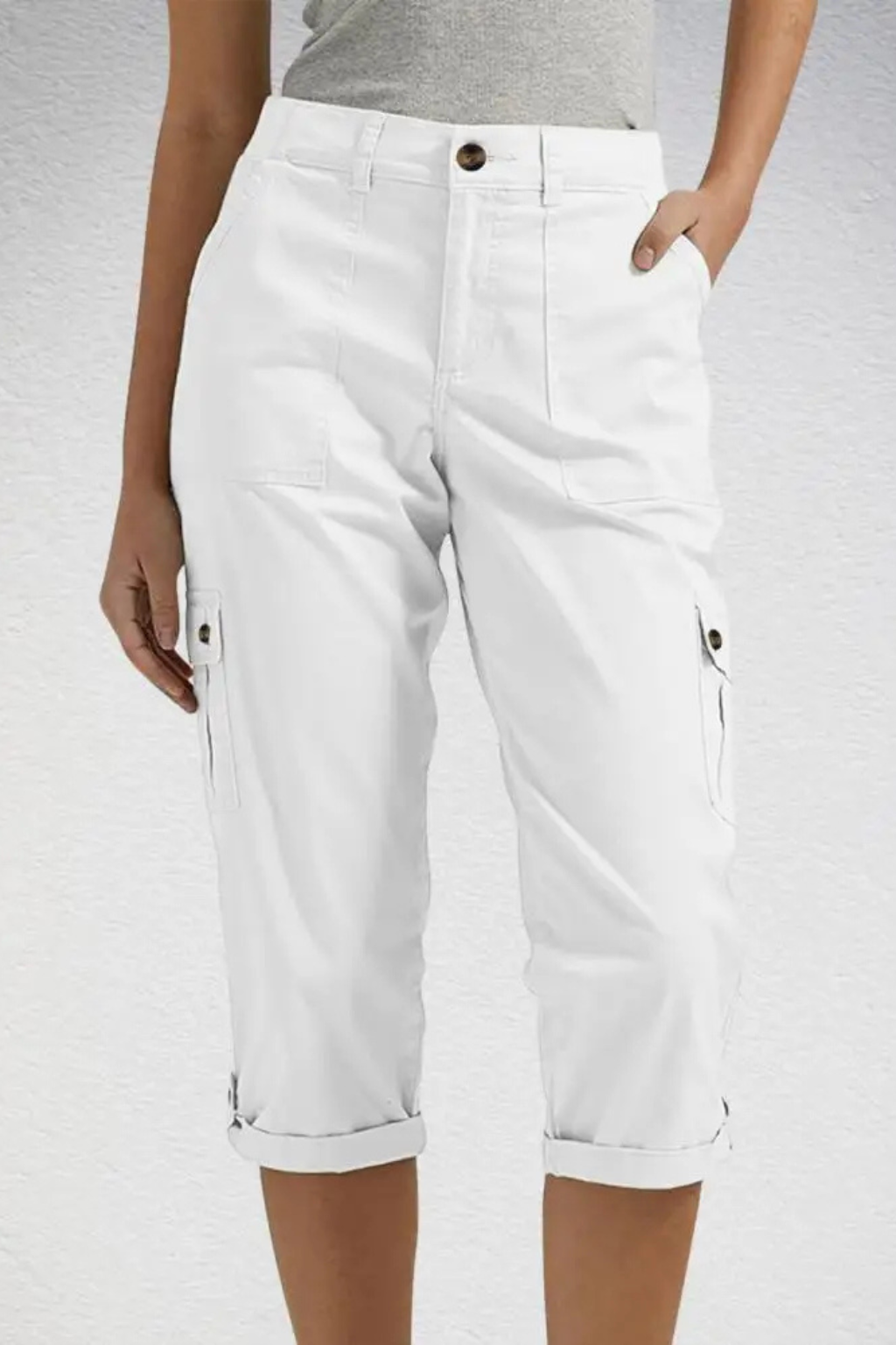 Women's Cropped Cargo Pants with Utility Pockets – Mid-Rise Relaxed Capri Pants